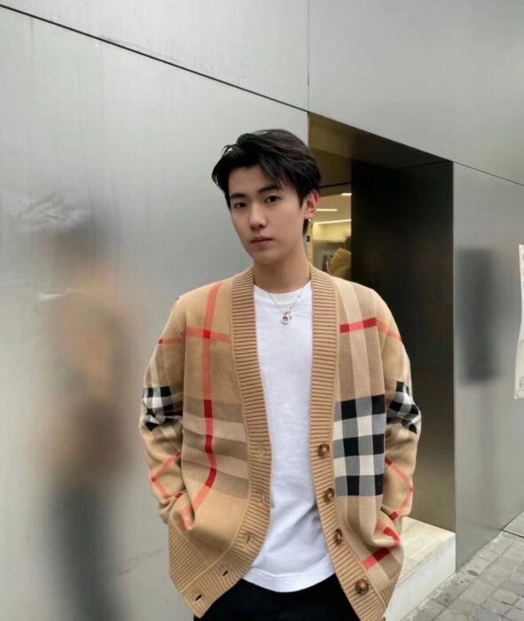 버버리 클래식 체크 가디건 레플리카 미러급 SA급 S급 고퀄리티 하이엔드 최상급 의류 [남성여성공용]