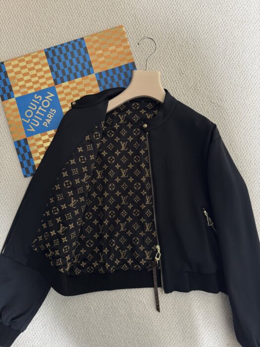 루이비통 봄버 자켓 레플리카 미러급 SA급 S급 고퀄리티 하이엔드 최상급 의류 [여성] 14