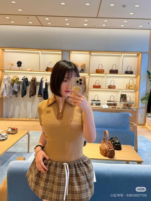 미우미우 리브드 니트 캐시미어 폴로 스웨터 레플리카 미러급 SA급 S급 고퀄리티 하이엔드 최상급 의류 [여성] 4