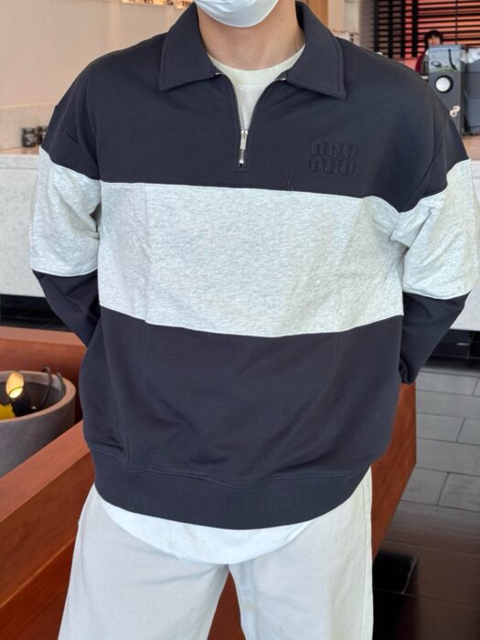 미우미우 반지퍼 칼라 넥 배색 맨투맨 네이비 레플리카 미러급 SA급 S급 고퀄리티 하이엔드 최상급 의류 [남성여성공용]