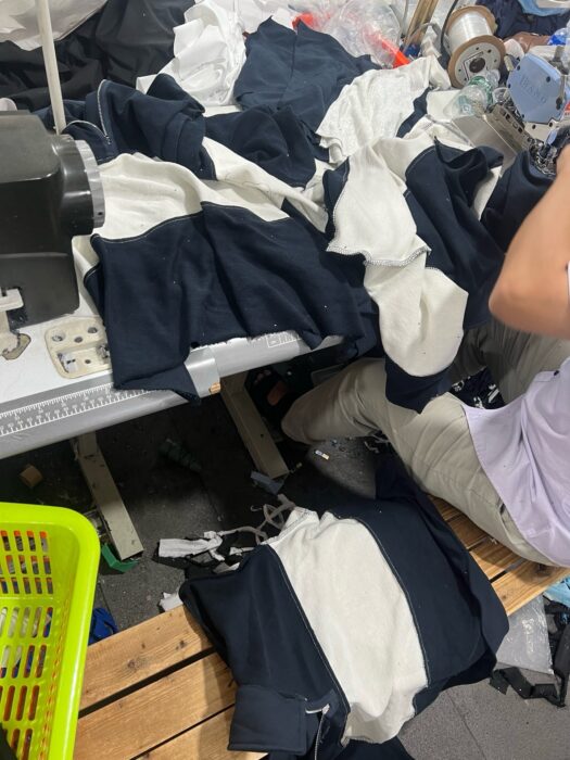 미우미우 반지퍼 칼라 넥 배색 맨투맨 네이비 레플리카 미러급 SA급 S급 고퀄리티 하이엔드 최상급 의류 [남성여성공용] 6