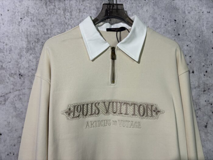 미우미우 반지퍼 이음 칼라 넥 맨투맨 화이트 레플리카 미러급 SA급 S급 고퀄리티 하이엔드 최상급 의류 [남성여성공용] 9