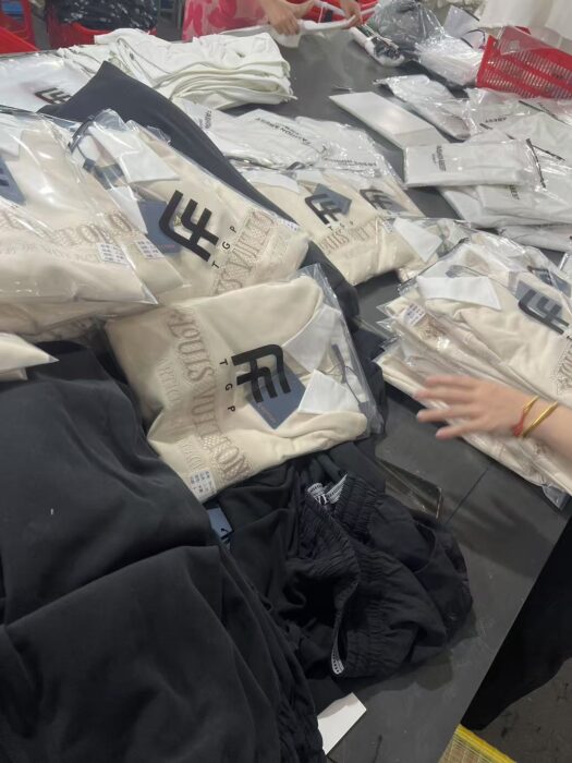 미우미우 반지퍼 이음 칼라 넥 맨투맨 화이트 레플리카 미러급 SA급 S급 고퀄리티 하이엔드 최상급 의류 [남성여성공용] 6