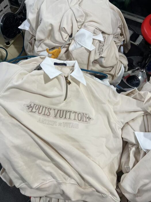 미우미우 반지퍼 이음 칼라 넥 맨투맨 화이트 레플리카 미러급 SA급 S급 고퀄리티 하이엔드 최상급 의류 [남성여성공용] 5