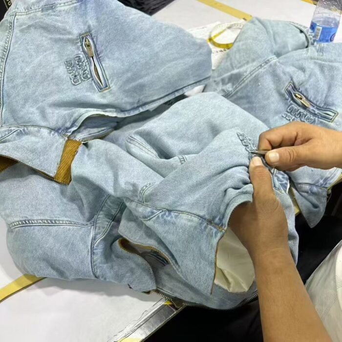 미우미우 모노그램 코르덴 카라넥 데님 자켓 라이트 블루 레플리카 미러급 SA급 S급 고퀄리티 하이엔드 최상급 의류 [남성여성공용] 8