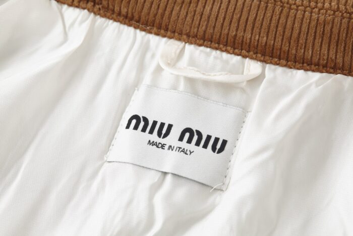 미우미우 모노그램 코르덴 카라넥 데님 자켓 라이트 블루 레플리카 미러급 SA급 S급 고퀄리티 하이엔드 최상급 의류 [남성여성공용] 16