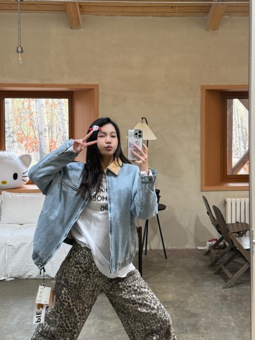 미우미우 모노그램 코르덴 카라넥 데님 자켓 라이트 블루 레플리카 미러급 SA급 S급 고퀄리티 하이엔드 최상급 의류 [남성여성공용] 2