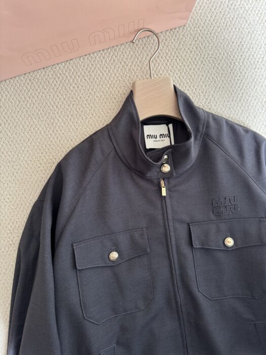 미우미우 로고 자수 골지 니트 재킷 레플리카 미러급 SA급 S급 고퀄리티 하이엔드 최상급 의류 [여성] 12