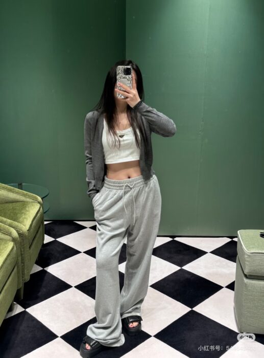 프라다 코튼 크루넥 스웨터, 조거 팬츠 레플리카 미러급 SA급 S급 고퀄리티 하이엔드 최상급 의류 [여성] 23