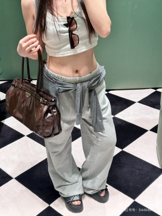 프라다 코튼 크루넥 스웨터, 조거 팬츠 레플리카 미러급 SA급 S급 고퀄리티 하이엔드 최상급 의류 [여성] 22