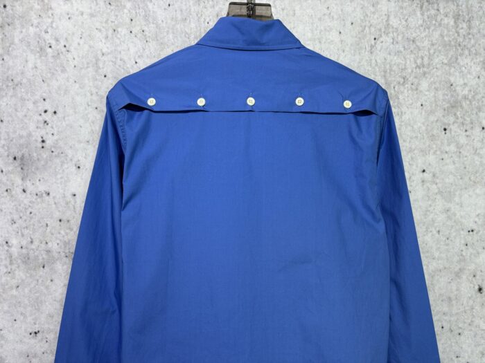 미우미우 뒷면 단추 디자인 단색 긴팔 셔츠 블루 레플리카 미러급 SA급 S급 고퀄리티 하이엔드 최상급 의류 [남성여성공용] 6