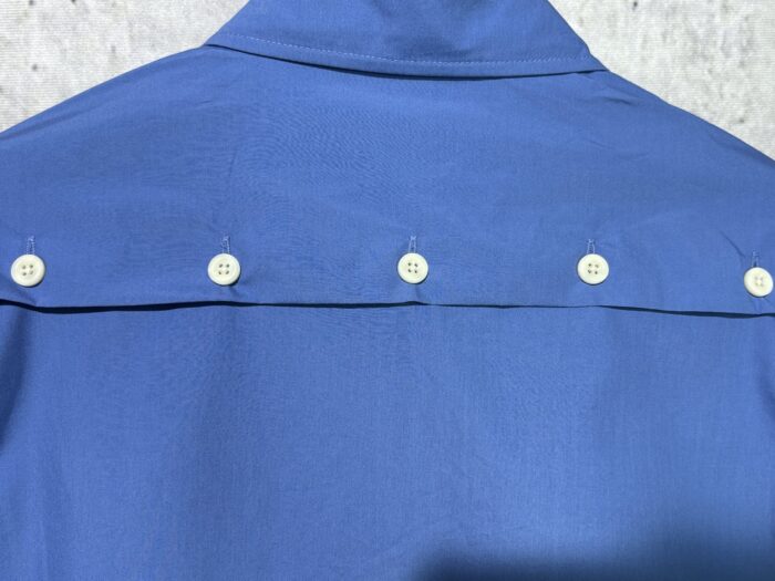 미우미우 뒷면 단추 디자인 단색 긴팔 셔츠 블루 레플리카 미러급 SA급 S급 고퀄리티 하이엔드 최상급 의류 [남성여성공용] 10