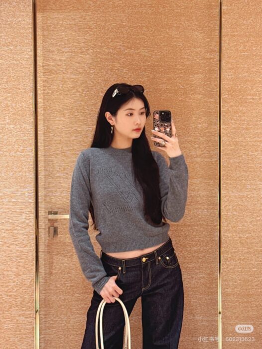 루이비통 엠브로이더드 시그니처 풀오버 레플리카 미러급 SA급 S급 고퀄리티 하이엔드 최상급 의류 [여성] 2