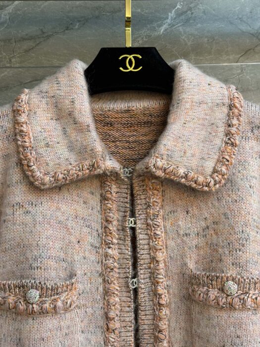 샤넬 핑크 플러시 가디건 레플리카 미러급 SA급 S급 고퀄리티 하이엔드 최상급 의류 [여성] 6