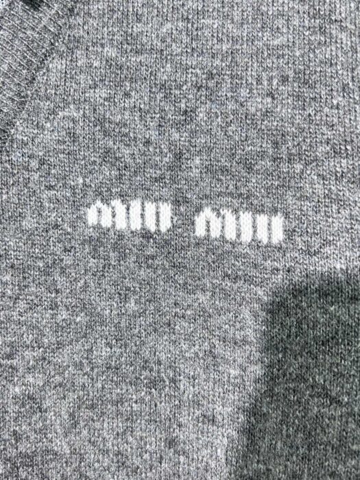 미우미우 캐시미어 페이크 레이어링 니트 카라티 폴로티 레플리카 미러급 SA급 S급 고퀄리티 하이엔드 최상급 의류 [남성여성공용] 14