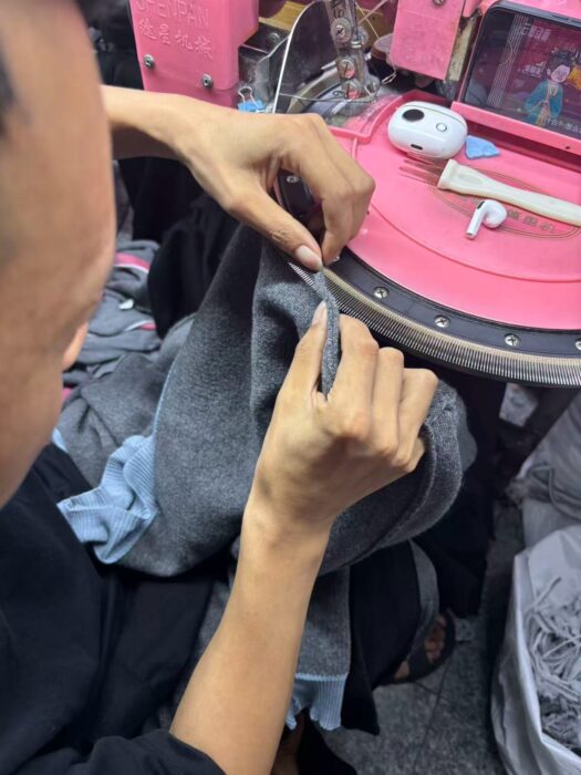 미우미우 캐시미어 페이크 레이어링 니트 카라티 폴로티 레플리카 미러급 SA급 S급 고퀄리티 하이엔드 최상급 의류 [남성여성공용] 17