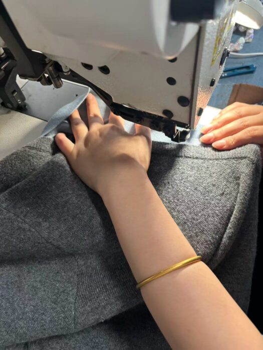 미우미우 캐시미어 페이크 레이어링 니트 카라티 폴로티 레플리카 미러급 SA급 S급 고퀄리티 하이엔드 최상급 의류 [남성여성공용] 19