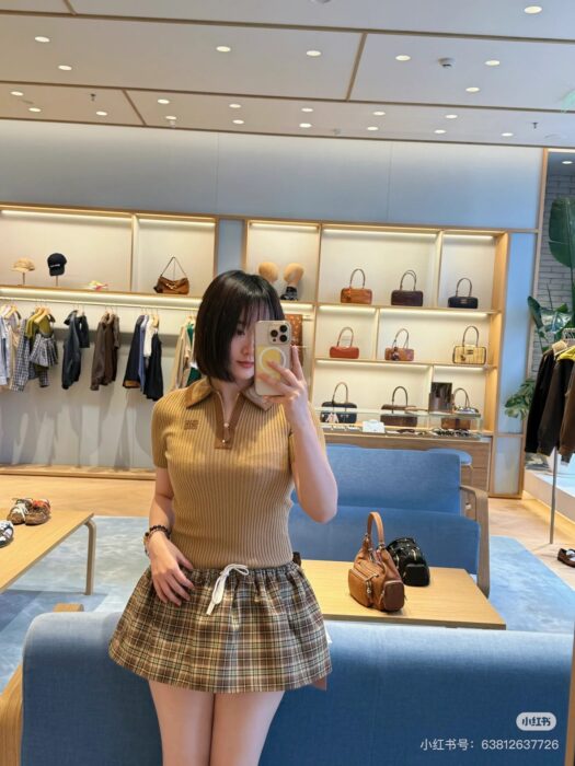 미우미우 리브드 니트 캐시미어 폴로 스웨터 레플리카 미러급 SA급 S급 고퀄리티 하이엔드 최상급 의류 [여성] 5