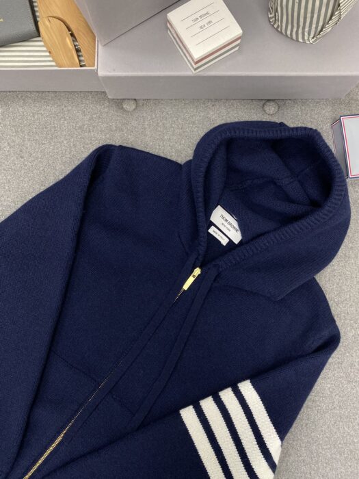 톰브라운 지퍼 후드 자켓 레플리카 미러급 SA급 S급 고퀄리티 하이엔드 최상급 의류 [남성여성공용] 28