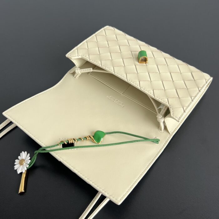 보테가베네타 안디아모 데이지 파우치백 838870 아이보리 레플리카 미러급 SA급 S급 고퀄리티 최상급 하이엔드 크로스백 가방 [여성] 4