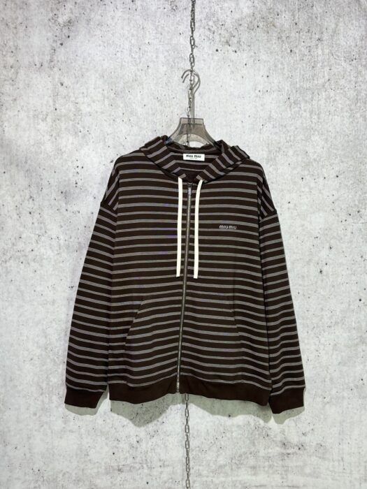 미우미우 모노그램 자수 스트라이프 후드집업 브라운 레플리카 미러급 SA급 S급 고퀄리티 하이엔드 최상급 의류 [남성여성공용] 3