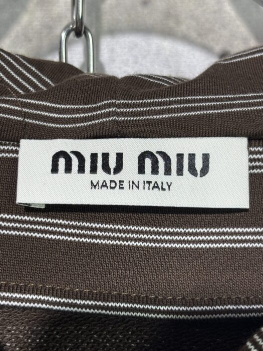 미우미우 모노그램 자수 스트라이프 후드집업 브라운 레플리카 미러급 SA급 S급 고퀄리티 하이엔드 최상급 의류 [남성여성공용] 15