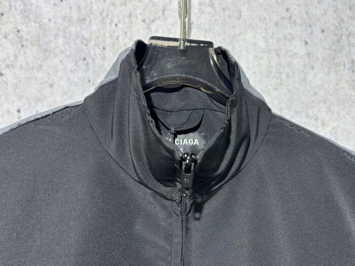 발렌시아가 루즈핏 배색 이음 자켓 바람막이 블랙 레플리카 미러급 SA급 S급 고퀄리티 하이엔드 최상급 의류 [남성여성공용] 9