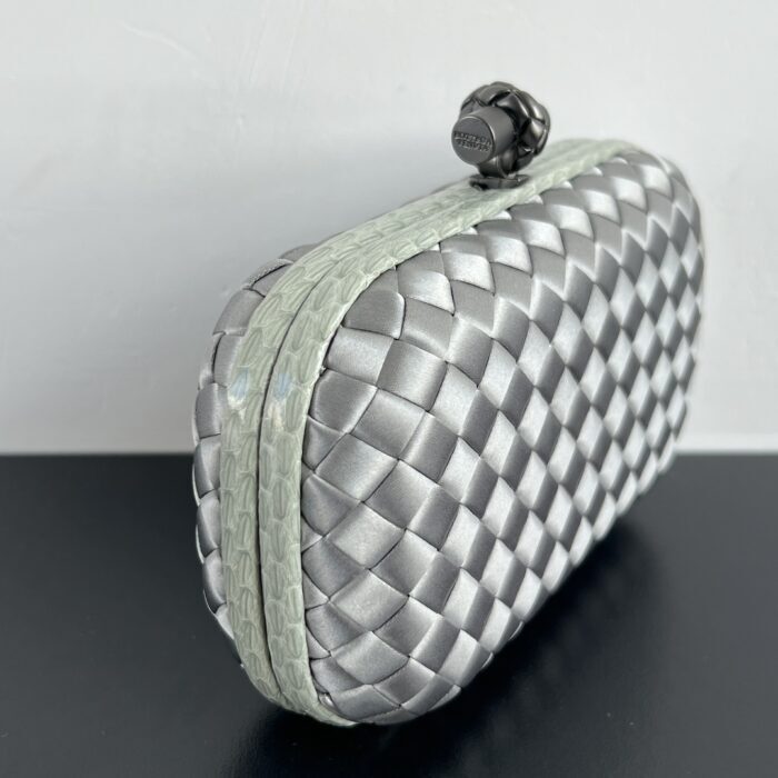 보테가베네타 놋 717622 라이트 그레이 실크 명주 8651 레플리카 미러급 SA급 S급 고퀄리티 최상급 하이엔드 파우치백 가방 [여성] 3