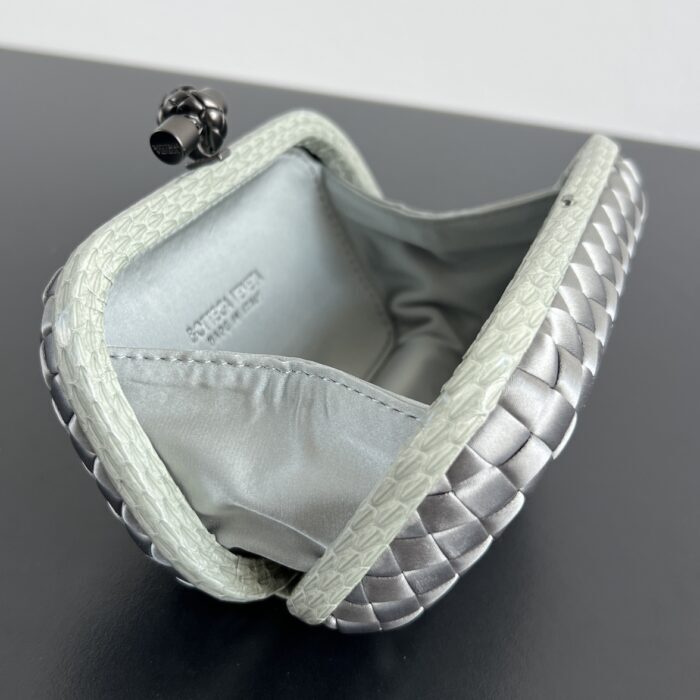 보테가베네타 놋 717622 라이트 그레이 실크 명주 8651 레플리카 미러급 SA급 S급 고퀄리티 최상급 하이엔드 파우치백 가방 [여성] 5