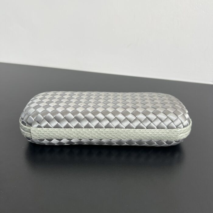 보테가베네타 놋 717622 라이트 그레이 실크 명주 8651 레플리카 미러급 SA급 S급 고퀄리티 최상급 하이엔드 파우치백 가방 [여성] 5