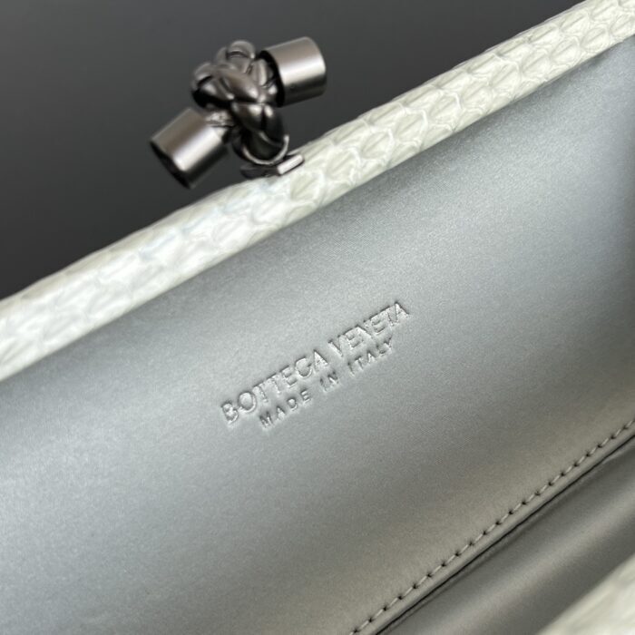 보테가베네타 놋 717622 라이트 그레이 실크 명주 8651 레플리카 미러급 SA급 S급 고퀄리티 최상급 하이엔드 파우치백 가방 [여성] 9