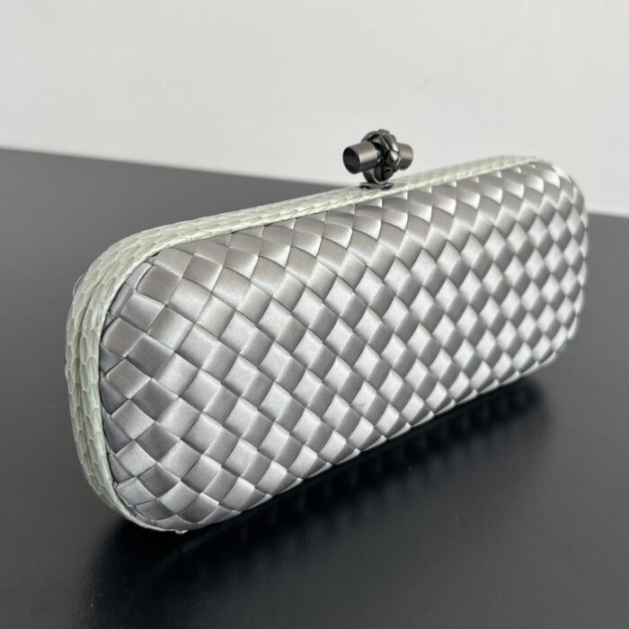 보테가베네타 놋 717622 라이트 그레이 실크 명주 8651 레플리카 미러급 SA급 S급 고퀄리티 최상급 하이엔드 파우치백 가방 [여성] 3
