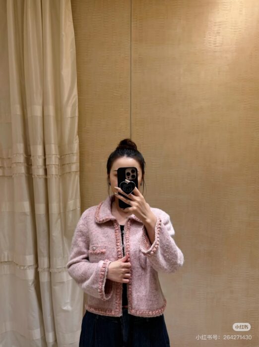 샤넬 핑크 플러시 가디건 레플리카 미러급 SA급 S급 고퀄리티 하이엔드 최상급 의류 [여성] 4