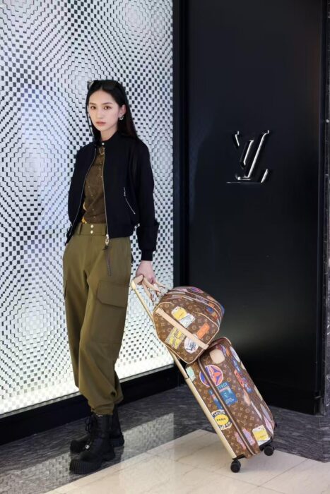 루이비통 봄버 자켓 레플리카 미러급 SA급 S급 고퀄리티 하이엔드 최상급 의류 [여성] 4