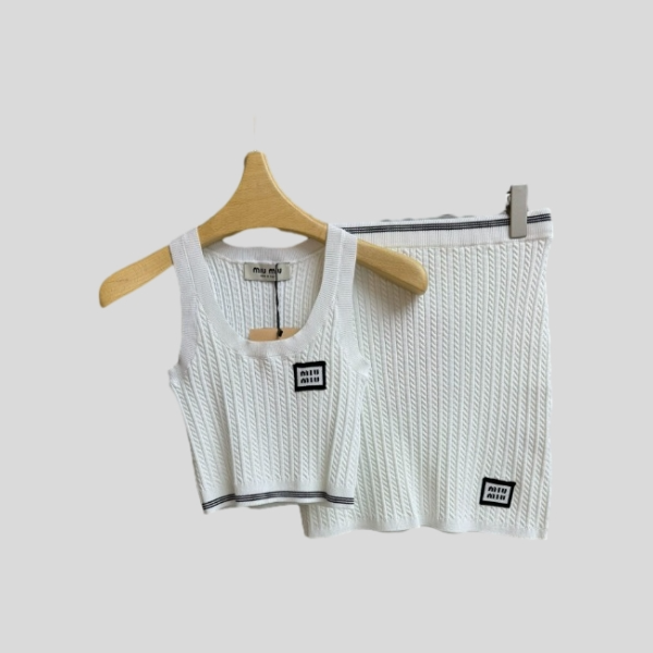 미우미우 니트 슈트 레플리카 미러급 SA급 S급 고퀄리티 하이엔드 최상급 의류 [여성]