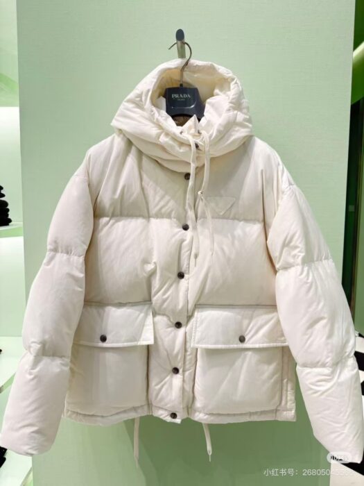 프라다 화이트 후드 다운 자켓 레플리카 미러급 SA급 S급 고퀄리티 하이엔드 최상급 의류 [여성] 10