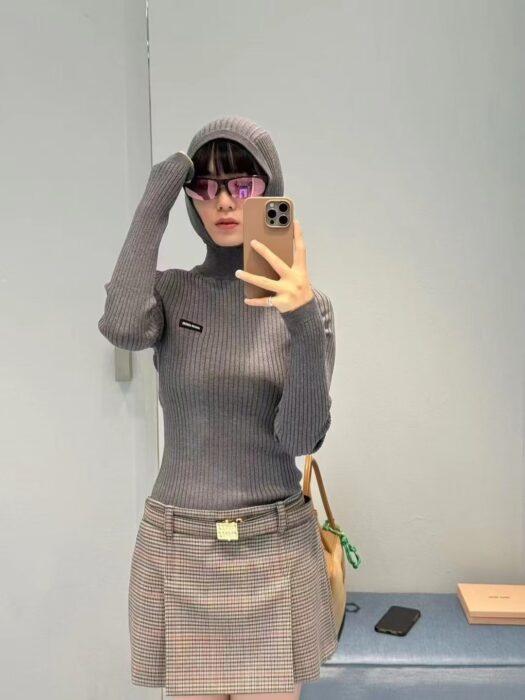 미우미우 울 터틀넥 스웨터 레플리카 미러급 SA급 S급 고퀄리티 하이엔드 최상급 의류 [여성] 2