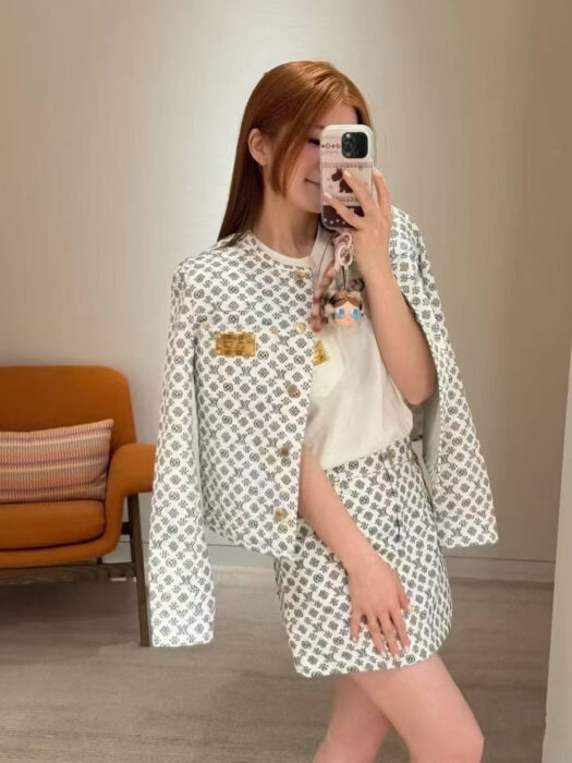 루이비통 블러리 모노그램 자켓 레플리카 미러급 SA급 S급 고퀄리티 하이엔드 최상급 의류 [여성] 5