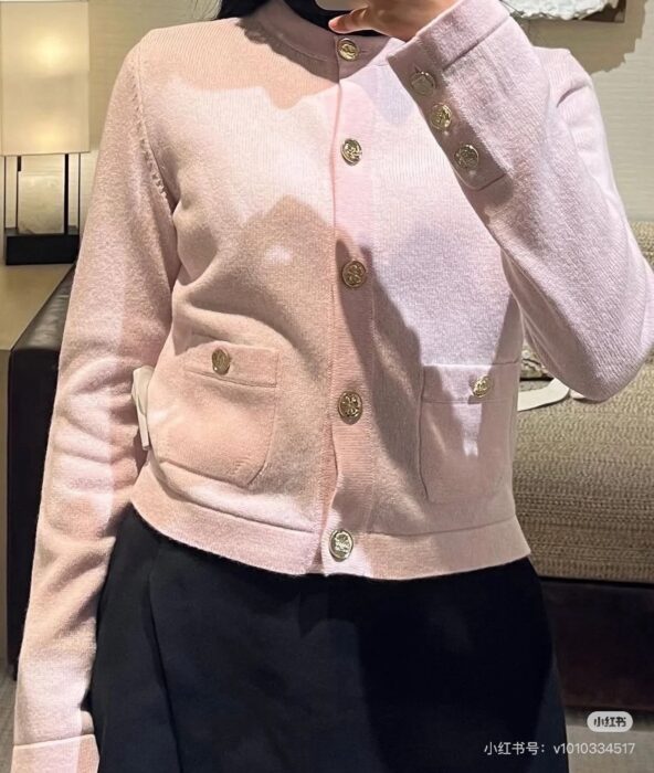 샤넬 버튼 니트 가디건 레플리카 미러급 SA급 S급 고퀄리티 하이엔드 최상급 의류 [여성] 2