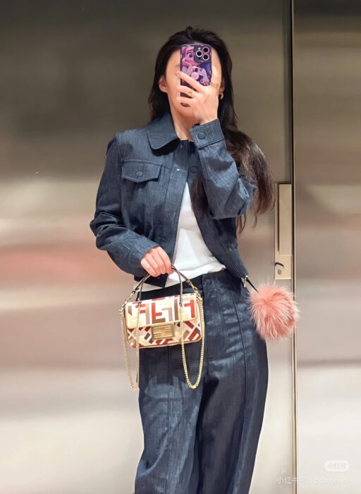 펜디 라이트 블루 샴브레이 보머 자켓 레플리카 미러급 SA급 S급 고퀄리티 하이엔드 최상급 의류 [여성] 2