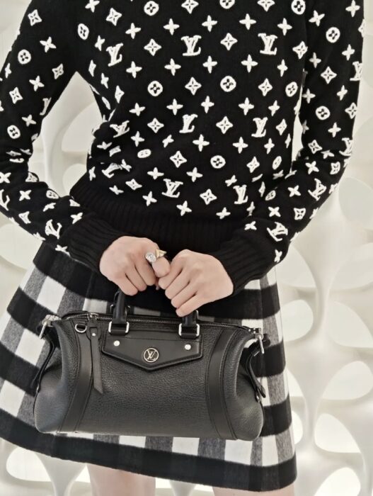 루이비통 모노그램 니트 스웨터 레플리카 미러급 SA급 S급 고퀄리티 하이엔드 최상급 의류 [여성] 10