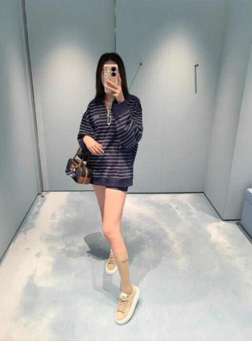 미우미우 스트라이프 지퍼 폴로 셔츠 레플리카 미러급 SA급 S급 고퀄리티 하이엔드 최상급 의류 [여성] 4