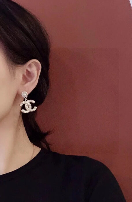 샤넬 진주 장식 CC로고 펜던트 귀걸이 골드 레플리카 미러급 SA급 S급 고퀄리티 최상급 하이엔드 악세사리 [여성] 2