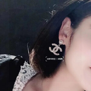 샤넬 진주 장식 CC로고 펜던트 귀걸이 골드 레플리카 미러급 SA급 S급 고퀄리티 최상급 하이엔드 악세사리 [여성]