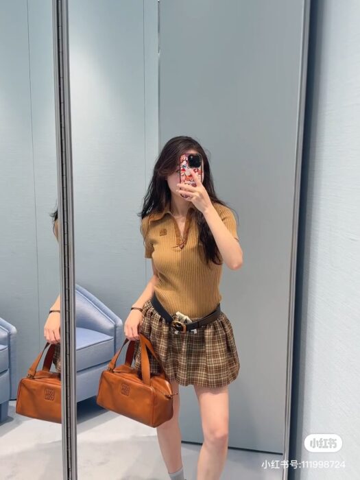 미우미우 리브드 니트 캐시미어 폴로 스웨터 레플리카 미러급 SA급 S급 고퀄리티 하이엔드 최상급 의류 [여성] 2