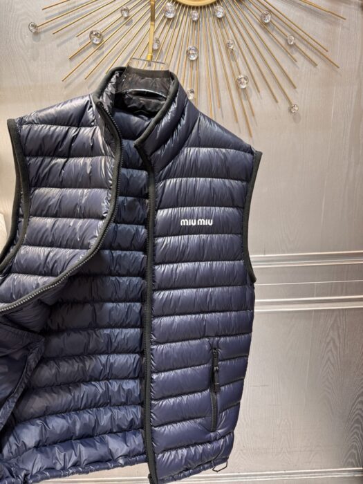 미우미우 라이트 퐁제 다운 베스트 레플리카 미러급 SA급 S급 고퀄리티 하이엔드 최상급 의류 [여성] 6
