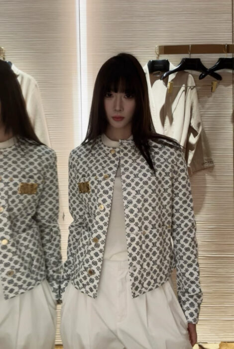 루이비통 블러리 모노그램 자켓 레플리카 미러급 SA급 S급 고퀄리티 하이엔드 최상급 의류 [여성] 4