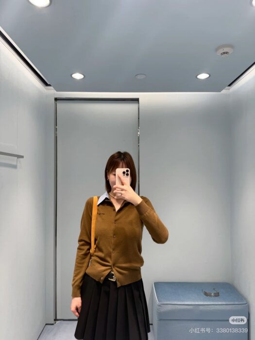 미우미우 카라 장식 캐시미어 가디건 레플리카 미러급 SA급 S급 고퀄리티 하이엔드 최상급 의류 [여성] 4