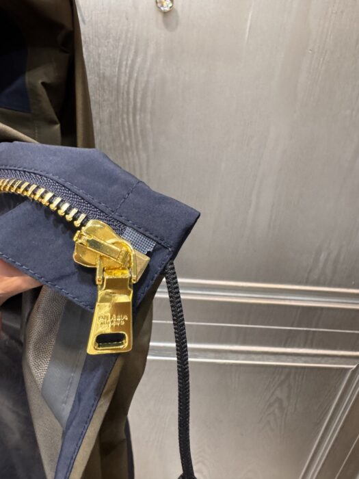 프라다 테크니컬 패브릭 블루종 자켓 레플리카 미러급 SA급 S급 고퀄리티 하이엔드 최상급 의류 [여성] 6