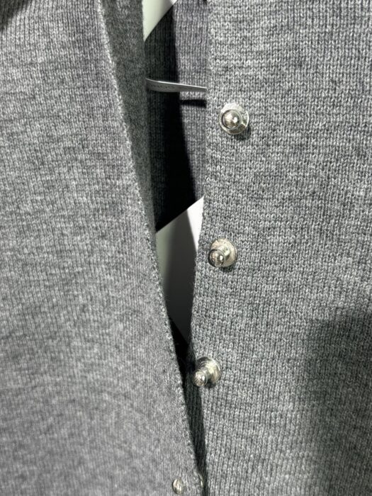 로에베 리벳 단추 단색 가디건 그레이 레플리카 미러급 SA급 S급 고퀄리티 하이엔드 최상급 의류 [남성] 11